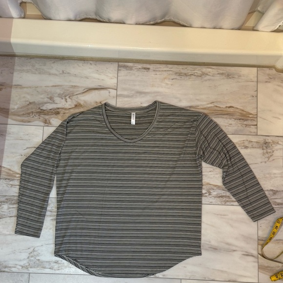 Athleta Black & White Striped Long Sleeve Top – Women’s XLT – High Low Hem - Picture 7 of 7